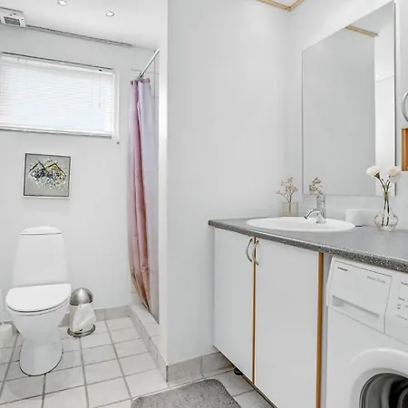 2 Bedroom Beautiful Home In Juelsminde Sonderby (Midtjylland)