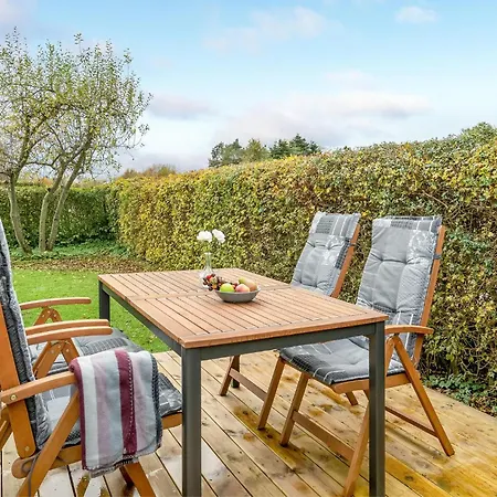 2 Bedroom Beautiful Home In Juelsminde *